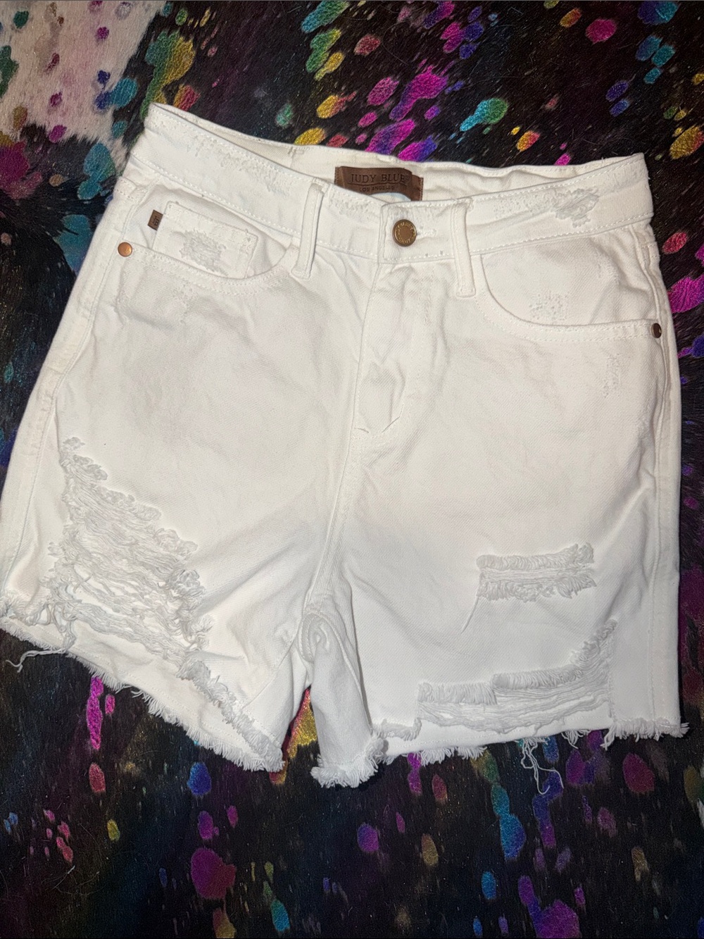 Judy Blue White Distressed High-Rise White Denim Shorts size small - Picture 3 of 6